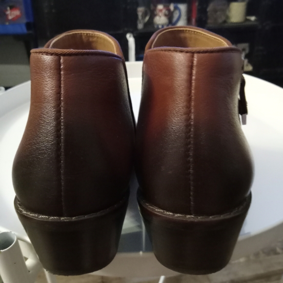 Vionic Jolene Leather Ankle Bootie size 6.5 Brown with Black toe and heel. FF208 - Picture 8 of 8